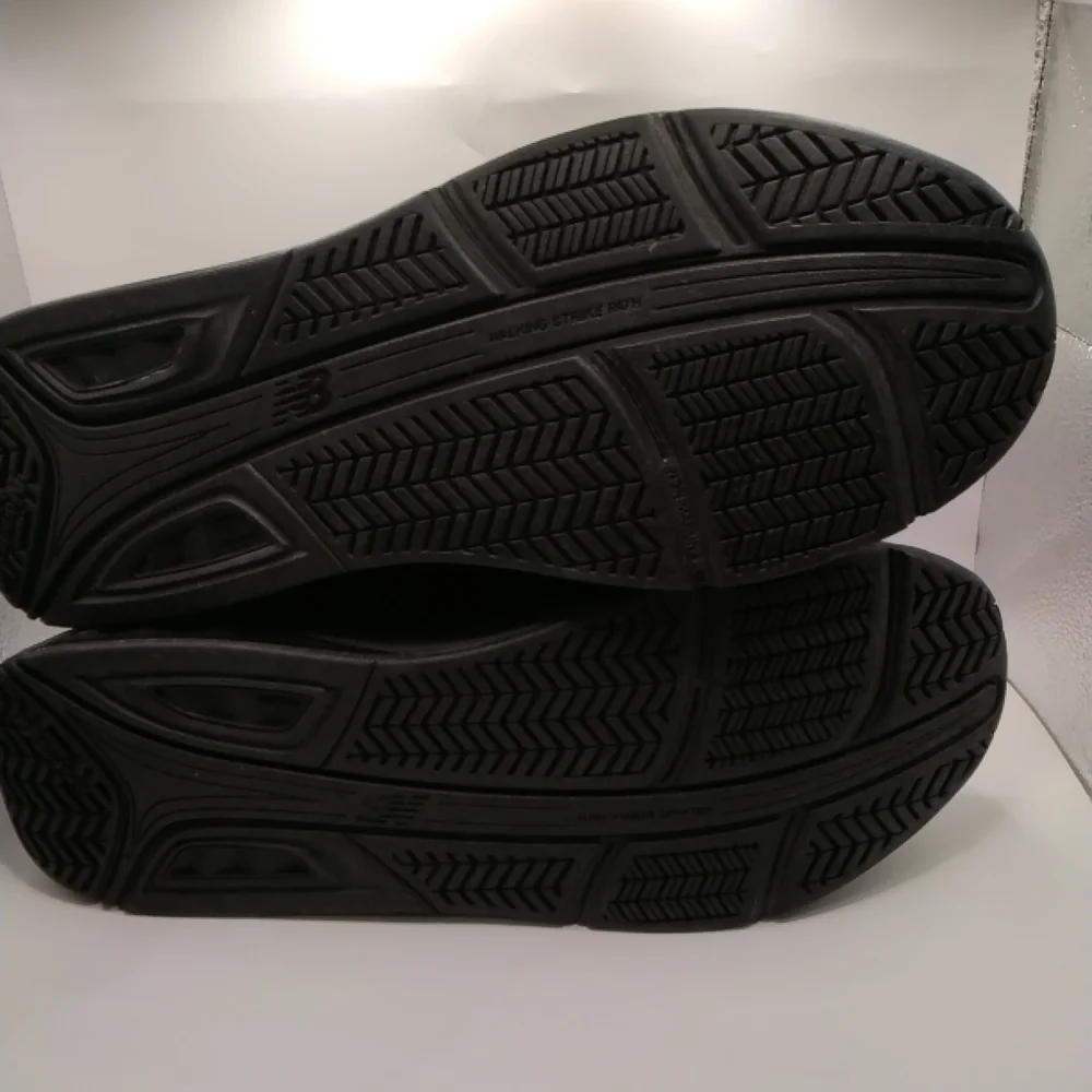 New Balance Men's Black Leather Athletic Comfort Shoes with Hook-and-Loop Straps